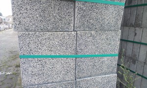A1. Uitgewassen betontegels